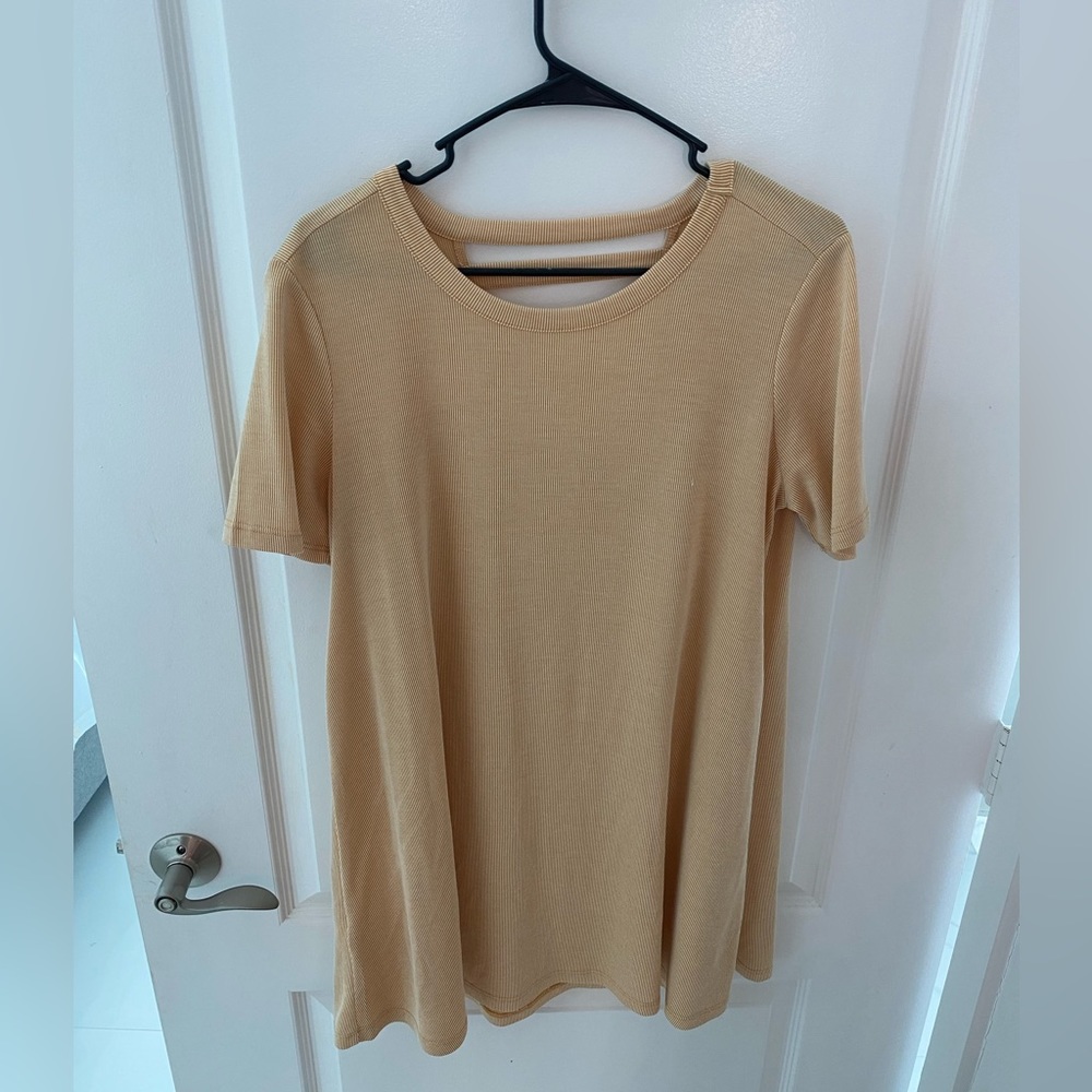 BCBG t shirt dress size L mustard yellow and white with cutout back detail